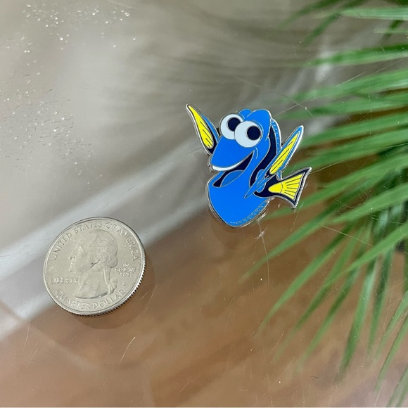 Finding Nemo Dory enamel pin Disney fish ocean aquarium the little mermaid - Picture 3 of 5